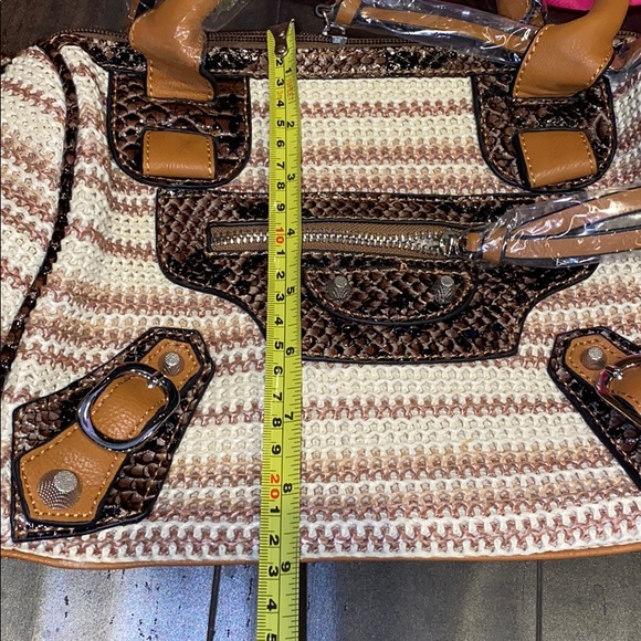 SHOEDAZZLE tan and cream pattern handbag - Picture 6 of 7